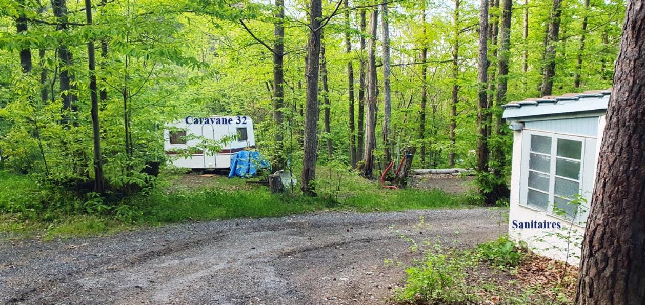 Camping Le P'Tit Bonheur Escaro المظهر الخارجي الصورة