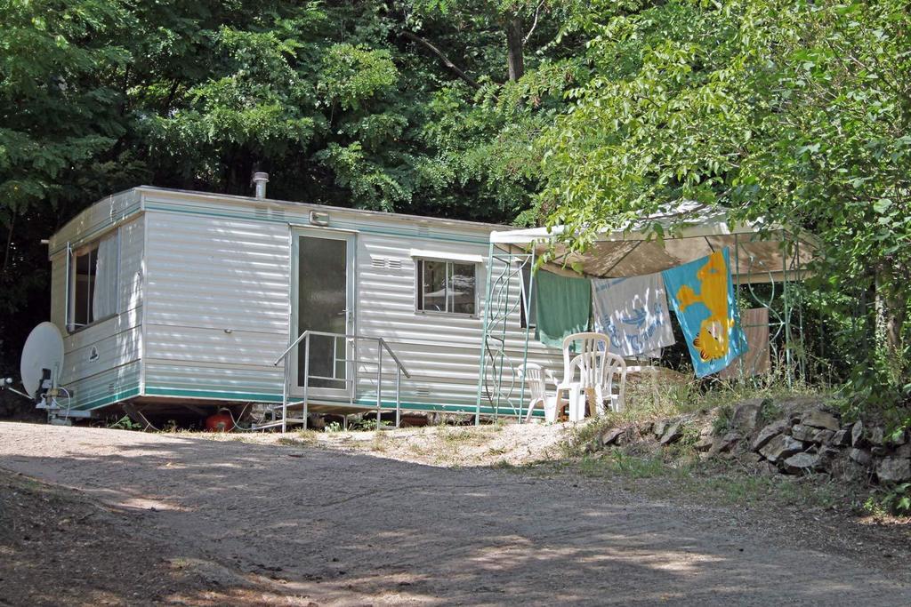 Camping Le P'Tit Bonheur Escaro الغرفة الصورة